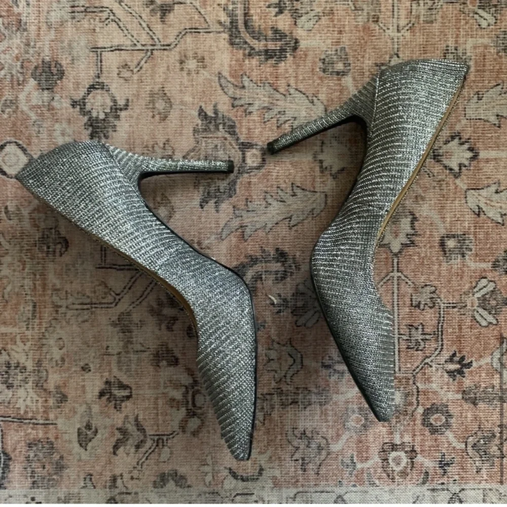 MICHAEL KORS SILVER PARTY PUMPS SIZE 8